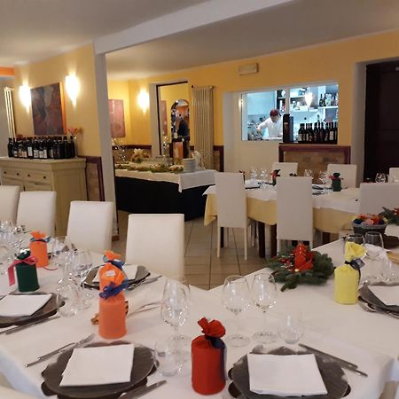 Locanda Della Luna Rossa Calosso ภายนอก รูปภาพ