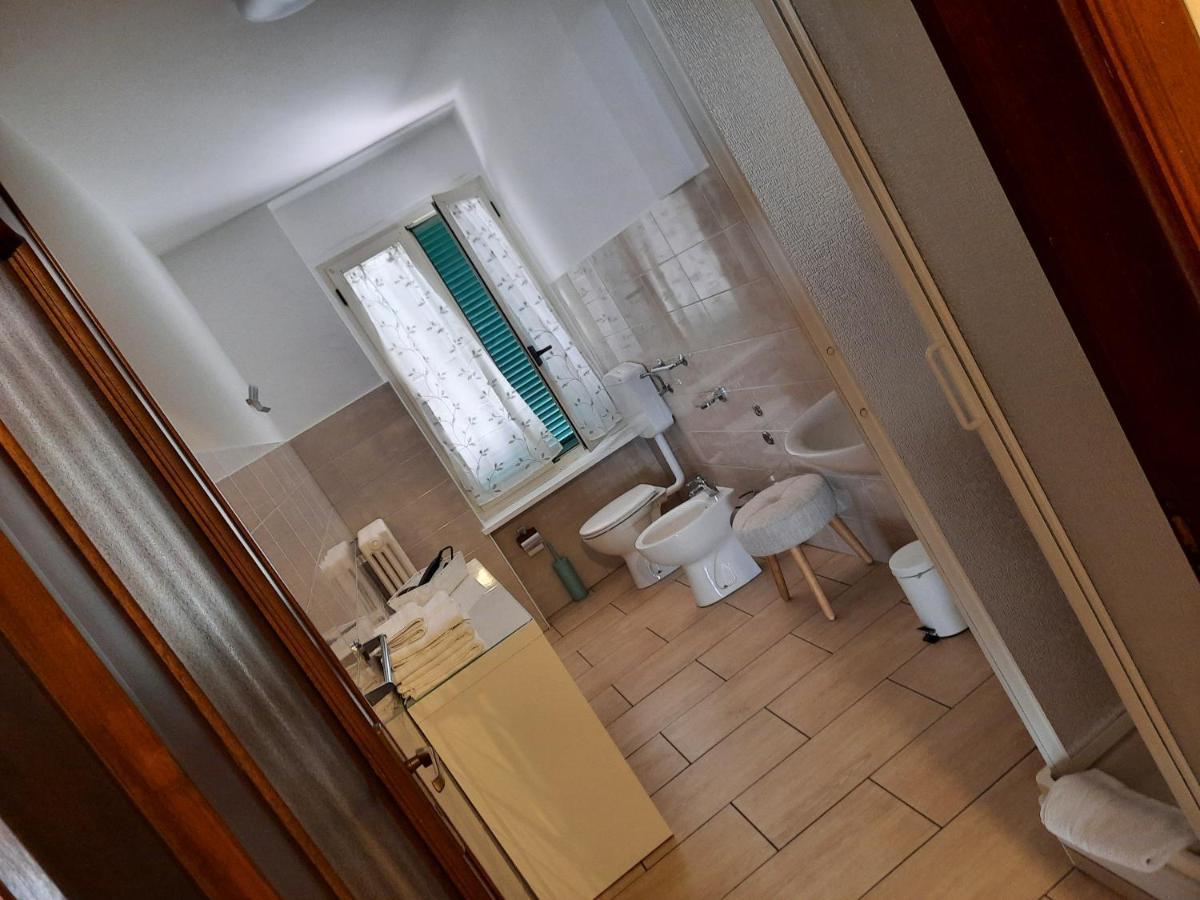 Locanda Della Luna Rossa Calosso ภายนอก รูปภาพ