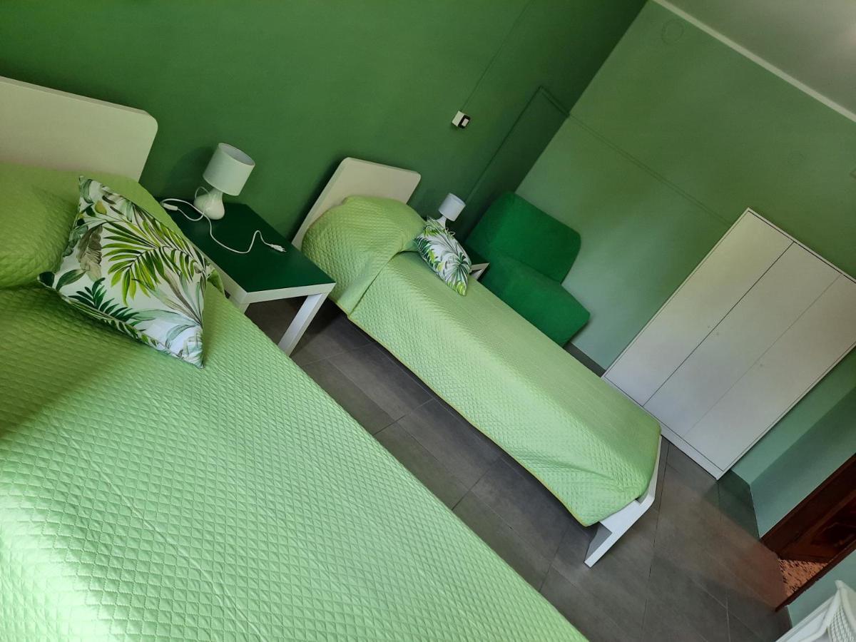 Locanda Della Luna Rossa Calosso ภายนอก รูปภาพ