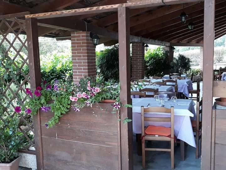 Locanda Della Luna Rossa Calosso ภายนอก รูปภาพ